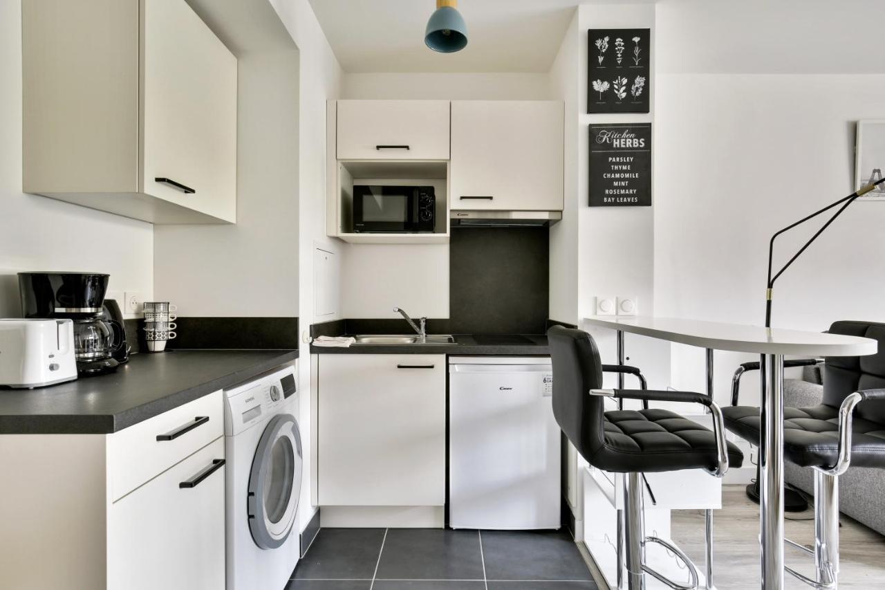 Chic Near Paris - La Defense Apartment
